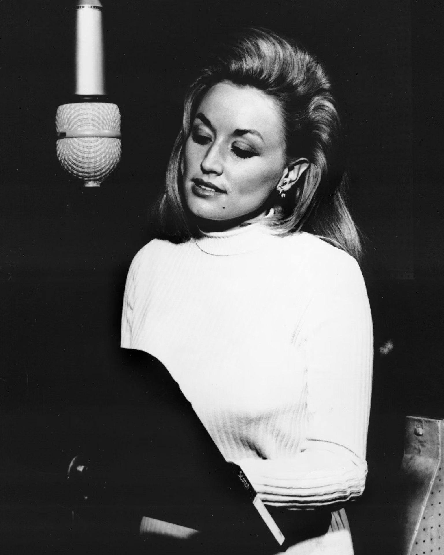 Dolly Parton singing into a microphone