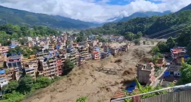 Nepal Flash Floods Kill Over 780 After Glacier Collapse