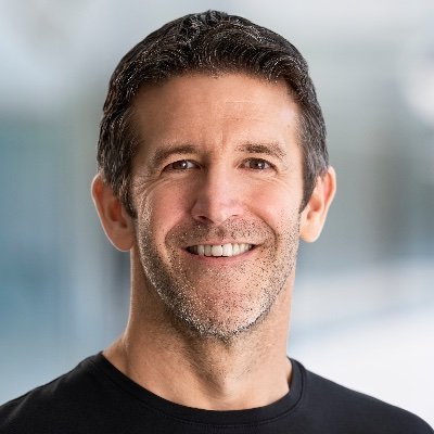 John Ternus Takes Over Apple: Can an Engineer Lead the AI Era?
